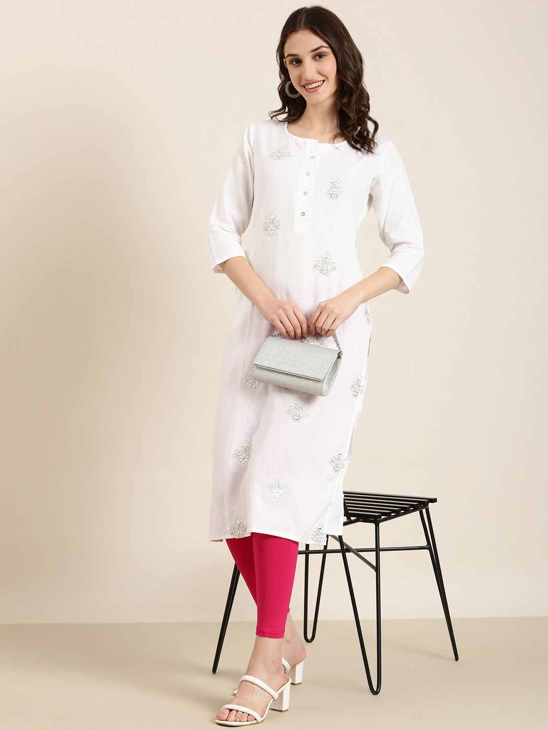 Women's Off White Ethnic Motifs Embroidered Straight Kurta
