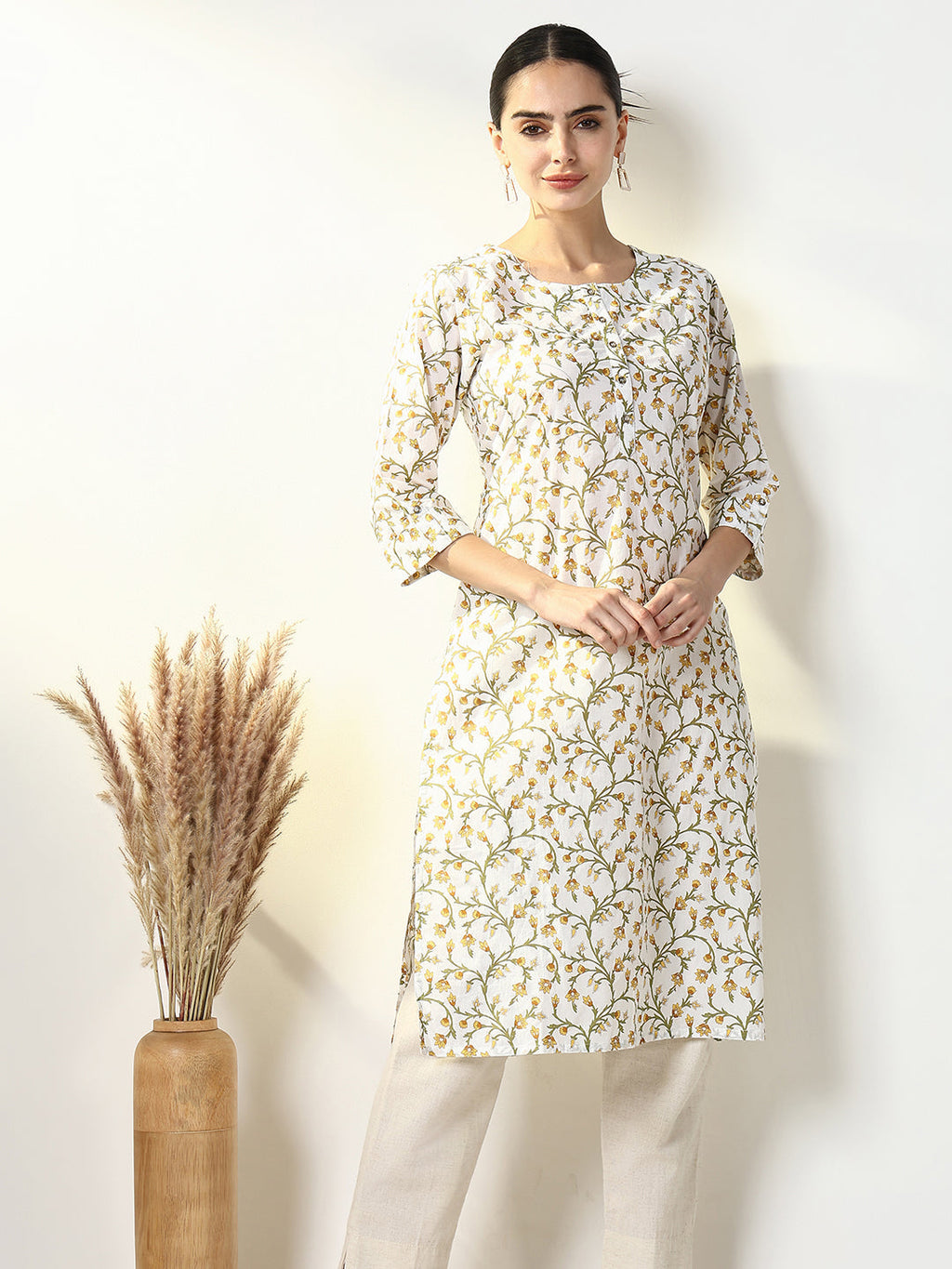 Women's Off White Floral Straight Kurta