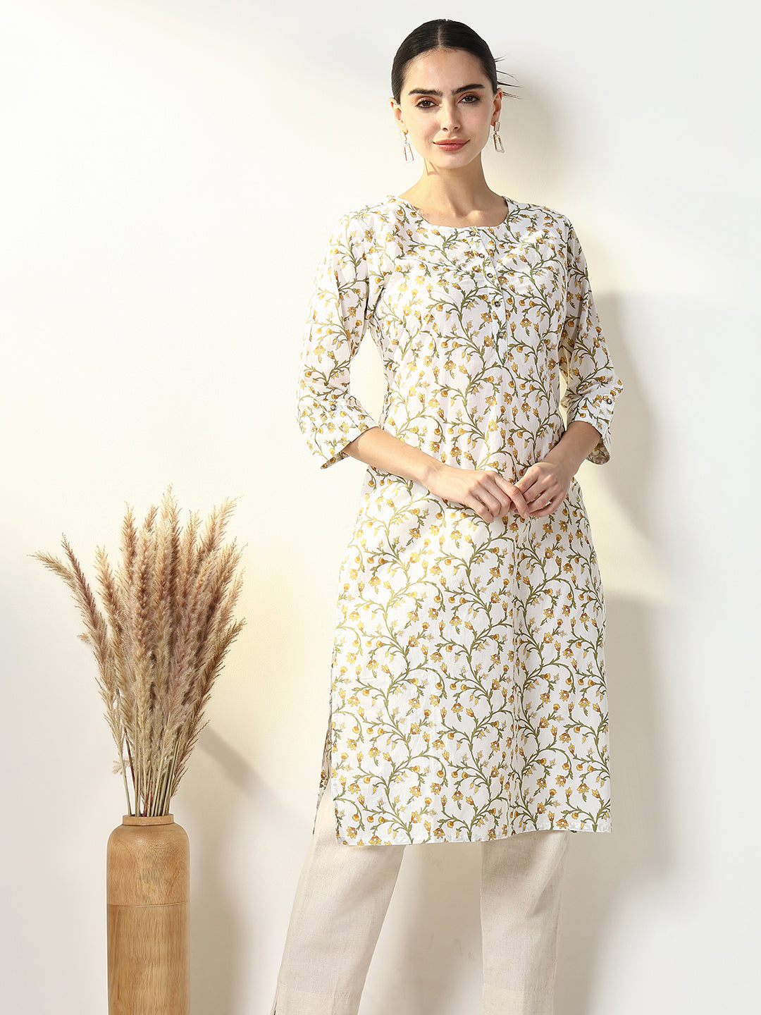 Women's Off White Floral Straight Kurta