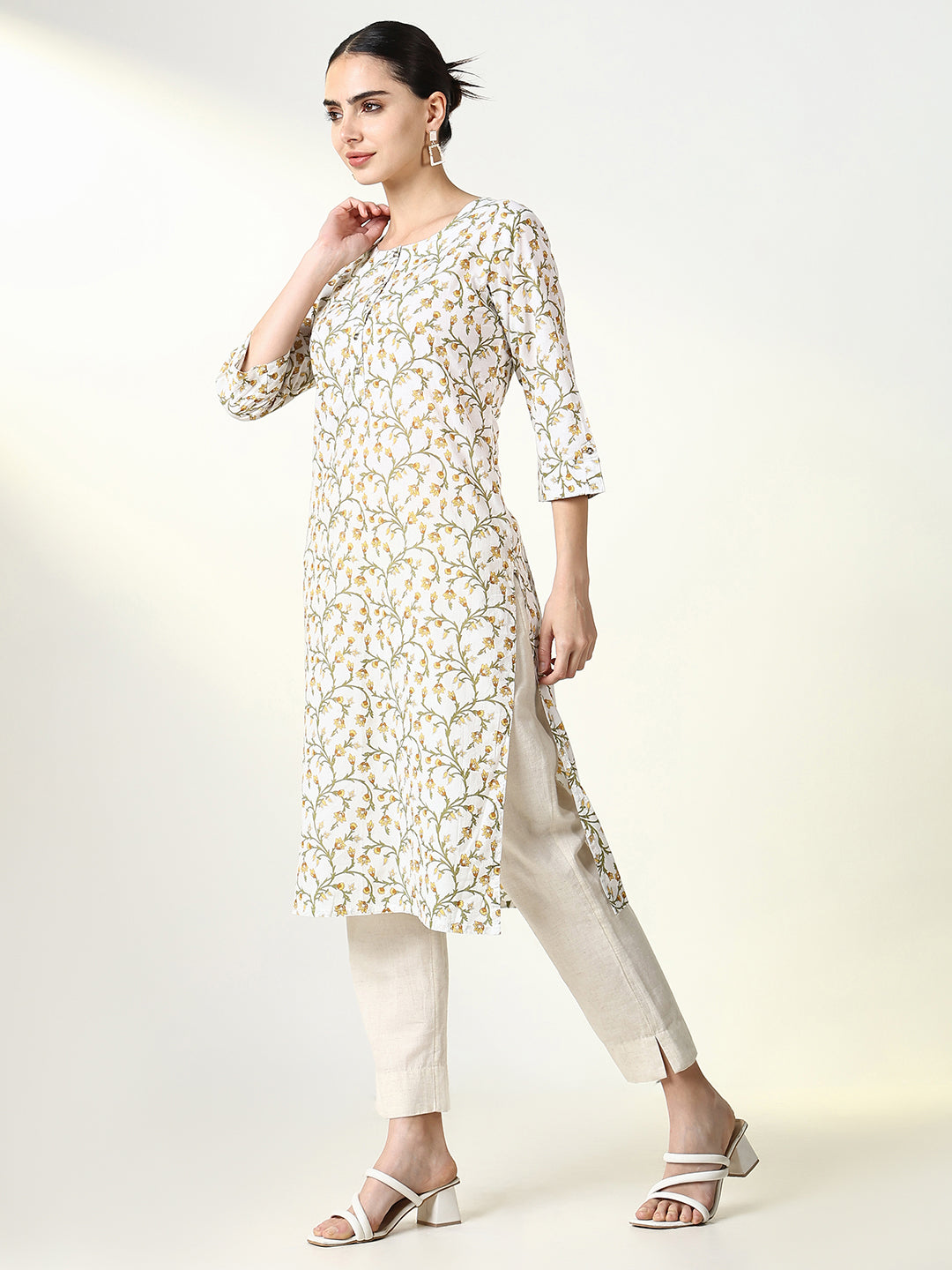 Women's Off White Floral Straight Kurta