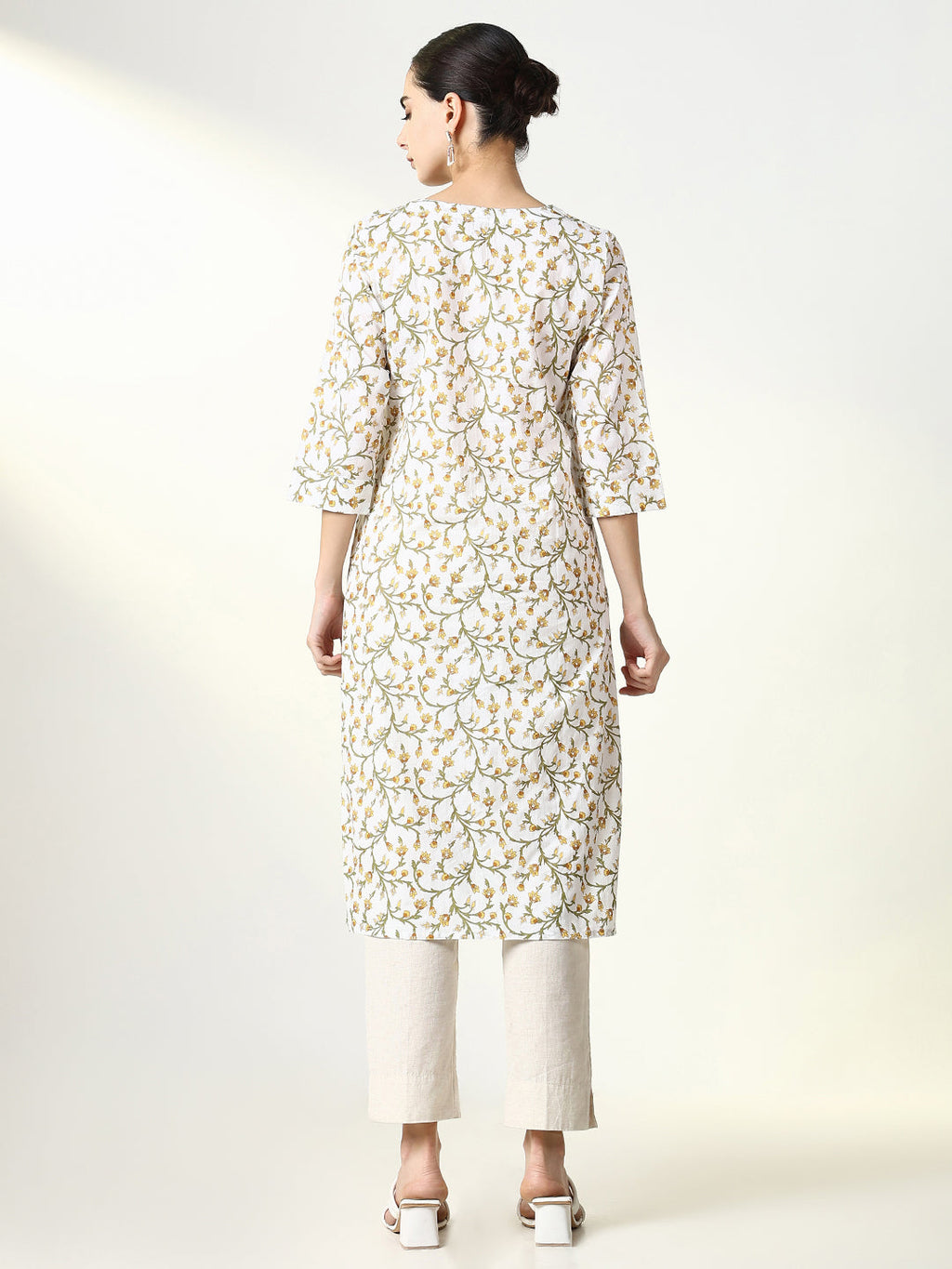 Women's Off White Floral Straight Kurta
