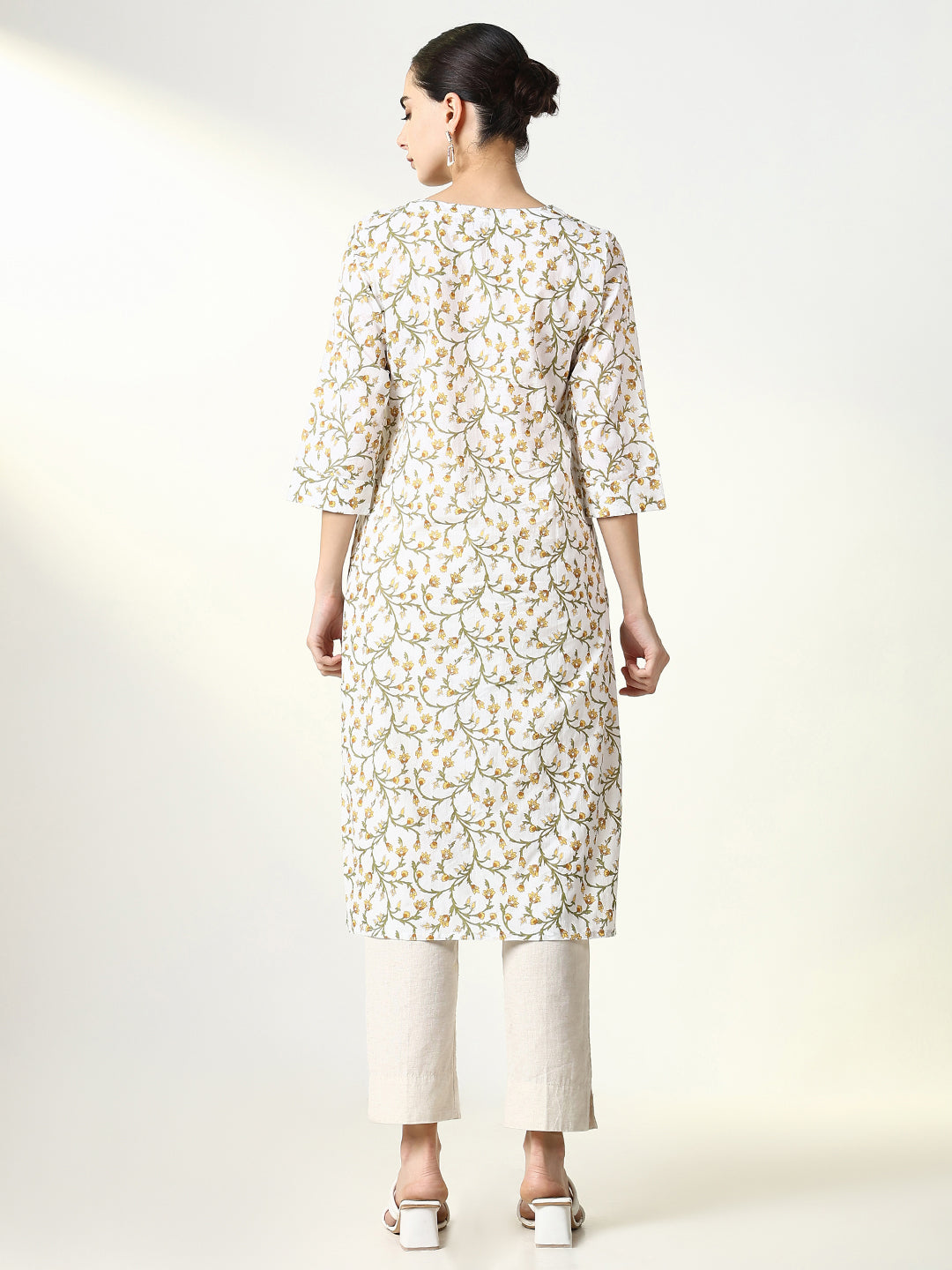 Women's Off White Floral Straight Kurta