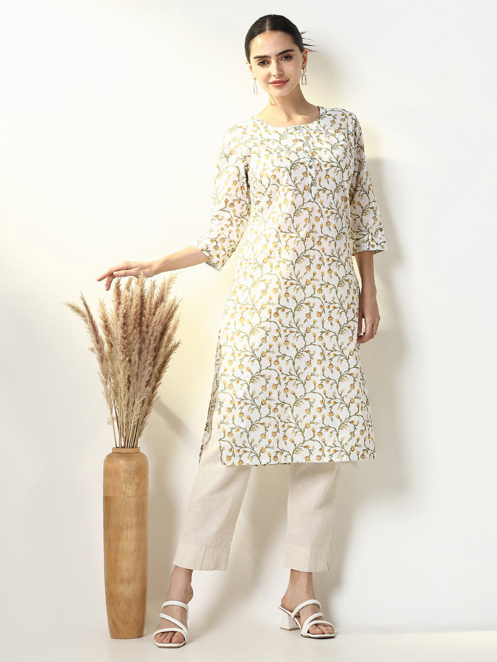 Women's Off White Floral Straight Kurta