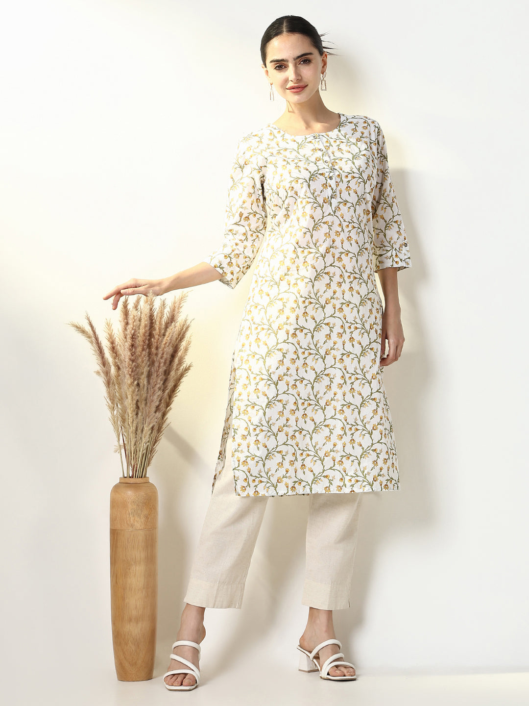 Women's Off White Floral Straight Kurta