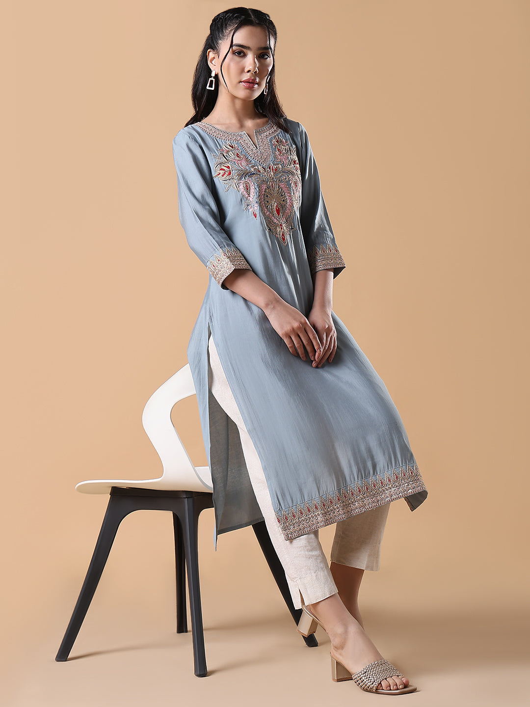 Women's Grey Solid Embroidered Straight Kurta