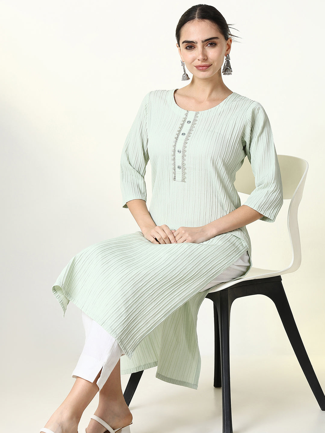 Women's Green Solid Straight Kurta