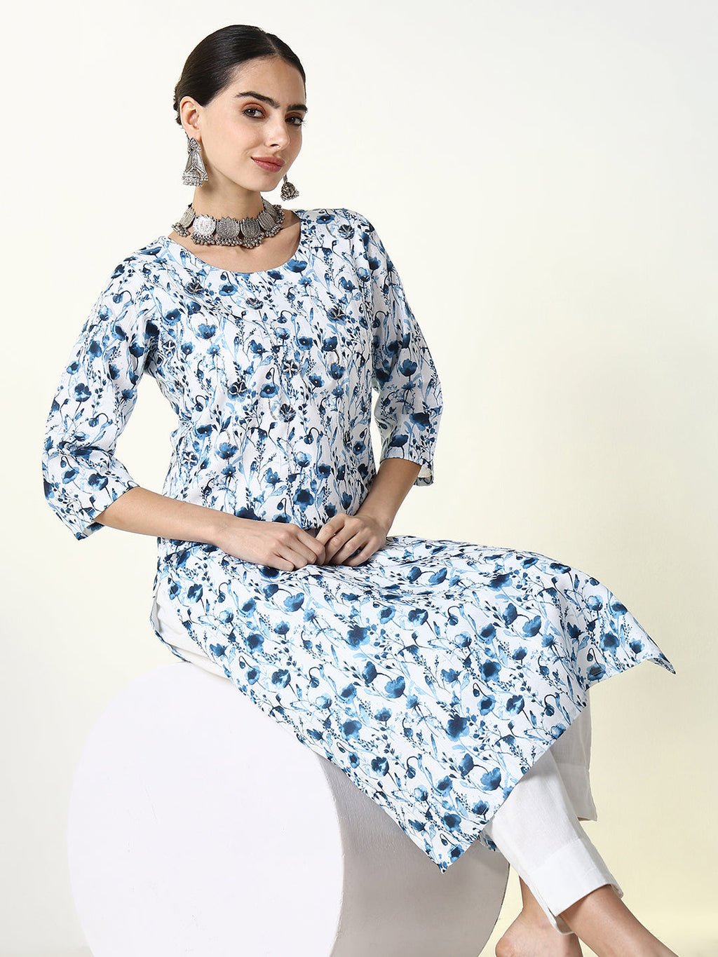 Women's White Floral Straight Kurta