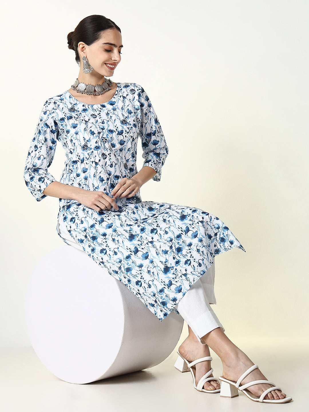 Women's White Floral Straight Kurta