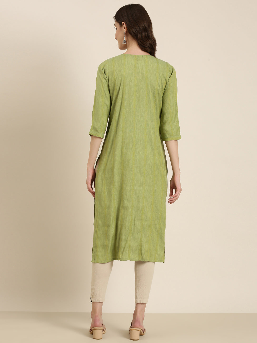 Women's Green Ethnic Motifs Embroidered Thread Work Straight Kurta