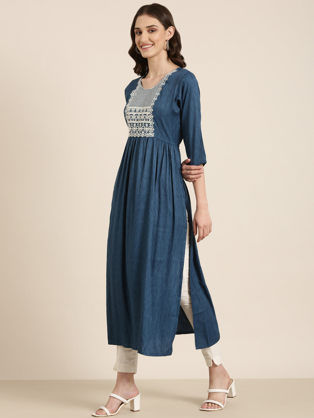 Women's Teal Ethnic Motifs Thread Work Anarkali Kurta