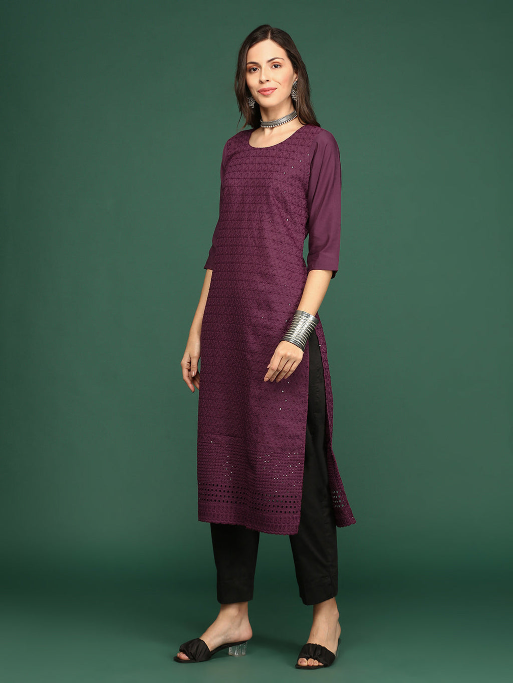Women's Purple Ethnic Motif Embroidered Straight Kurta