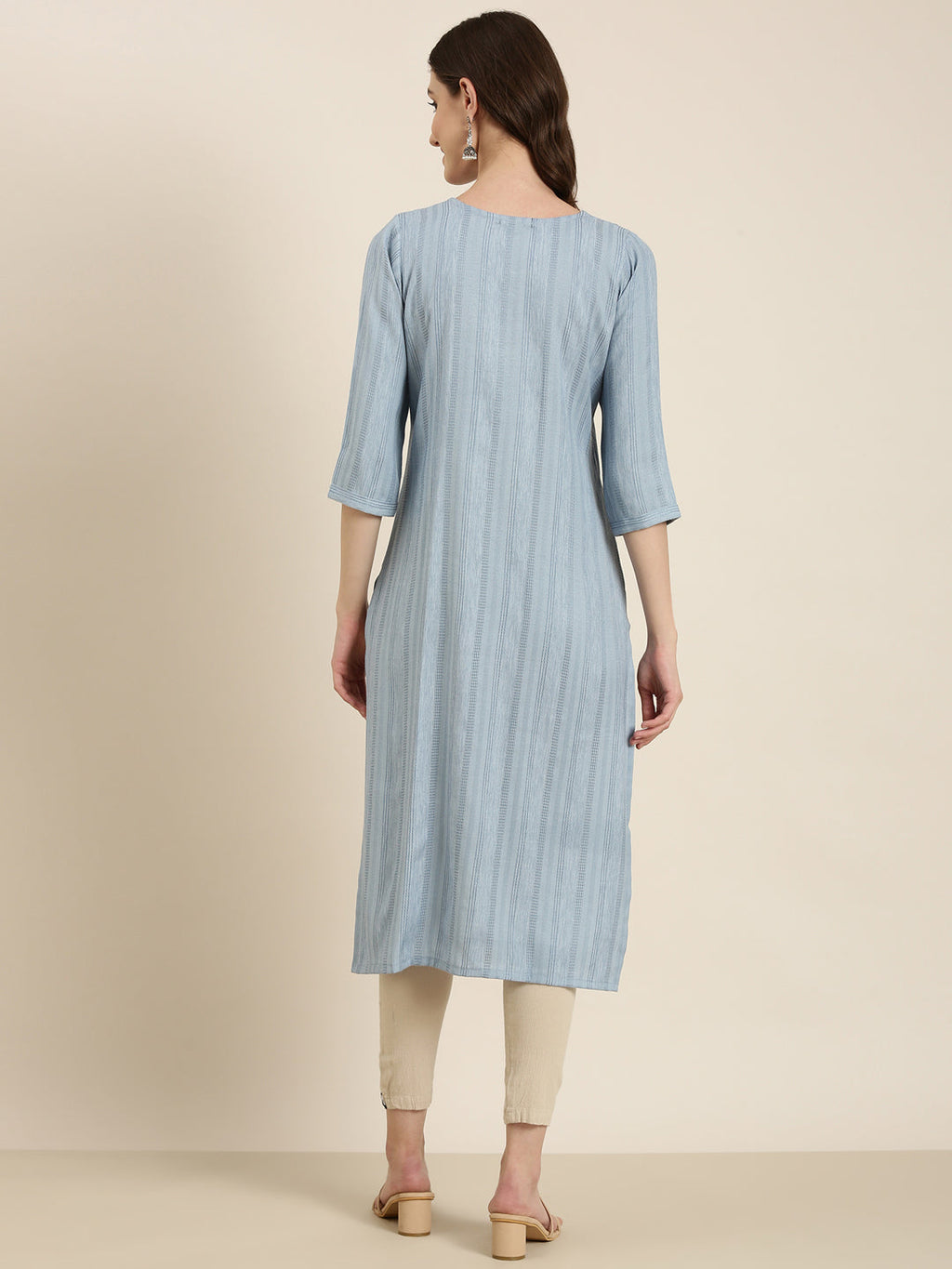 Women's Blue Ethnic Motifs Embroidered Straight Kurta