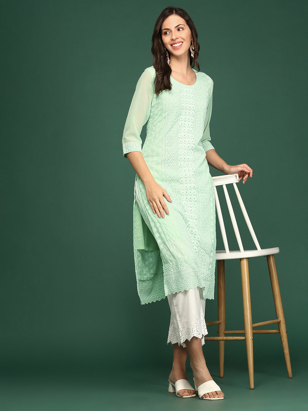 Women's Sea Green Embroidered Thread Work Straight Kurta