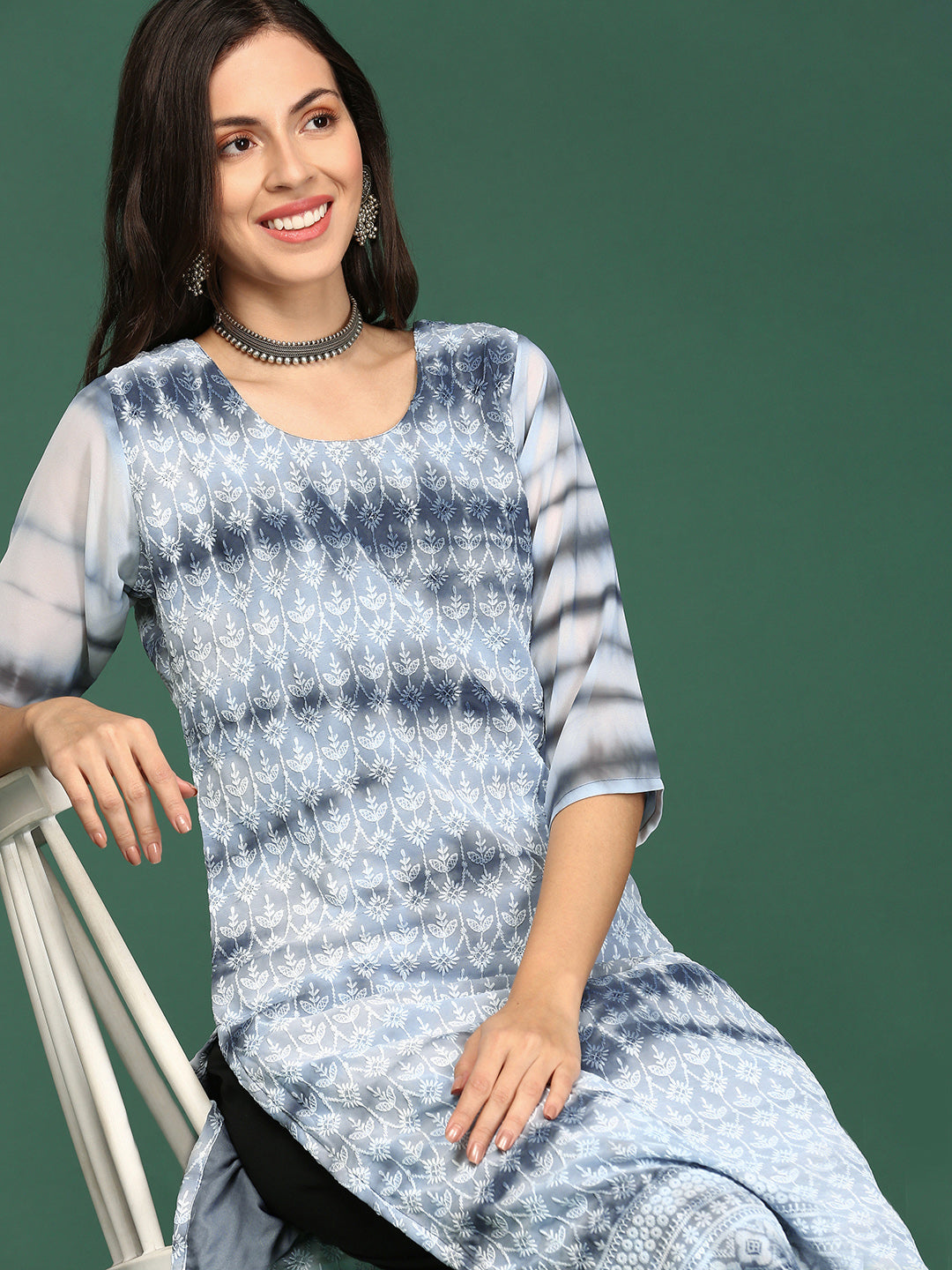 Women's Grey Embroidered Regular Georgette Straight Kurta