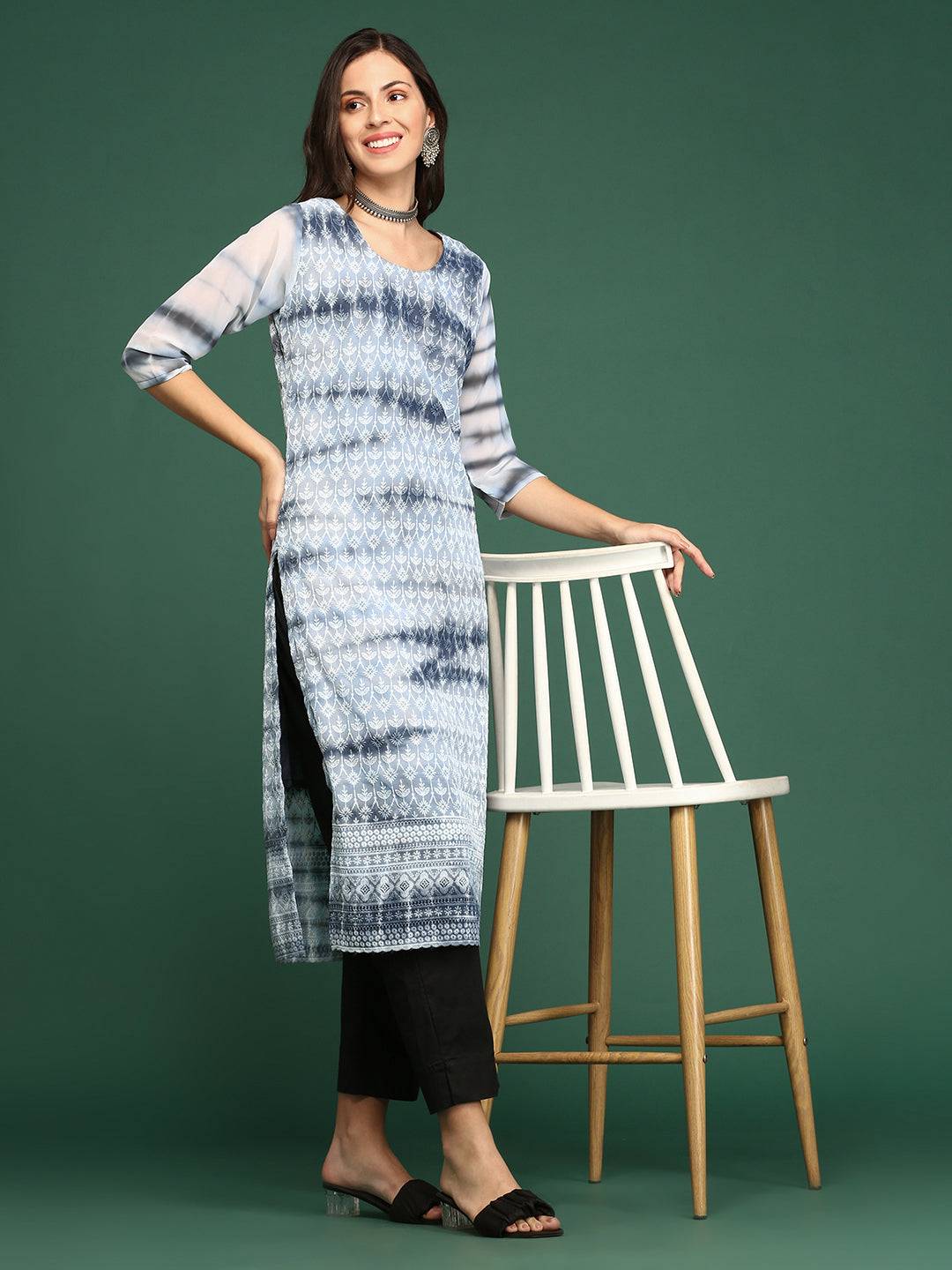 Women's Grey Embroidered Regular Georgette Straight Kurta