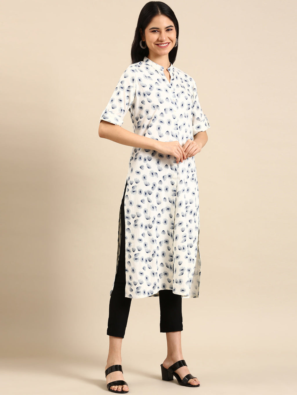 Women's Off White Floral Printed Straight Kurta