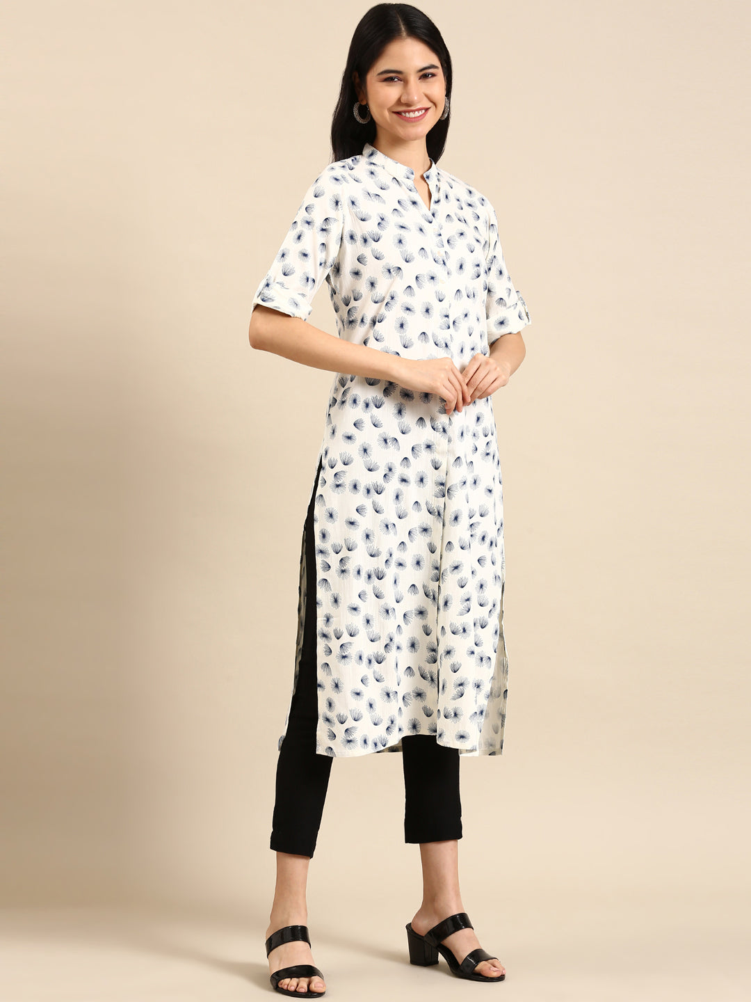 Women's Off White Floral Printed Straight Kurta
