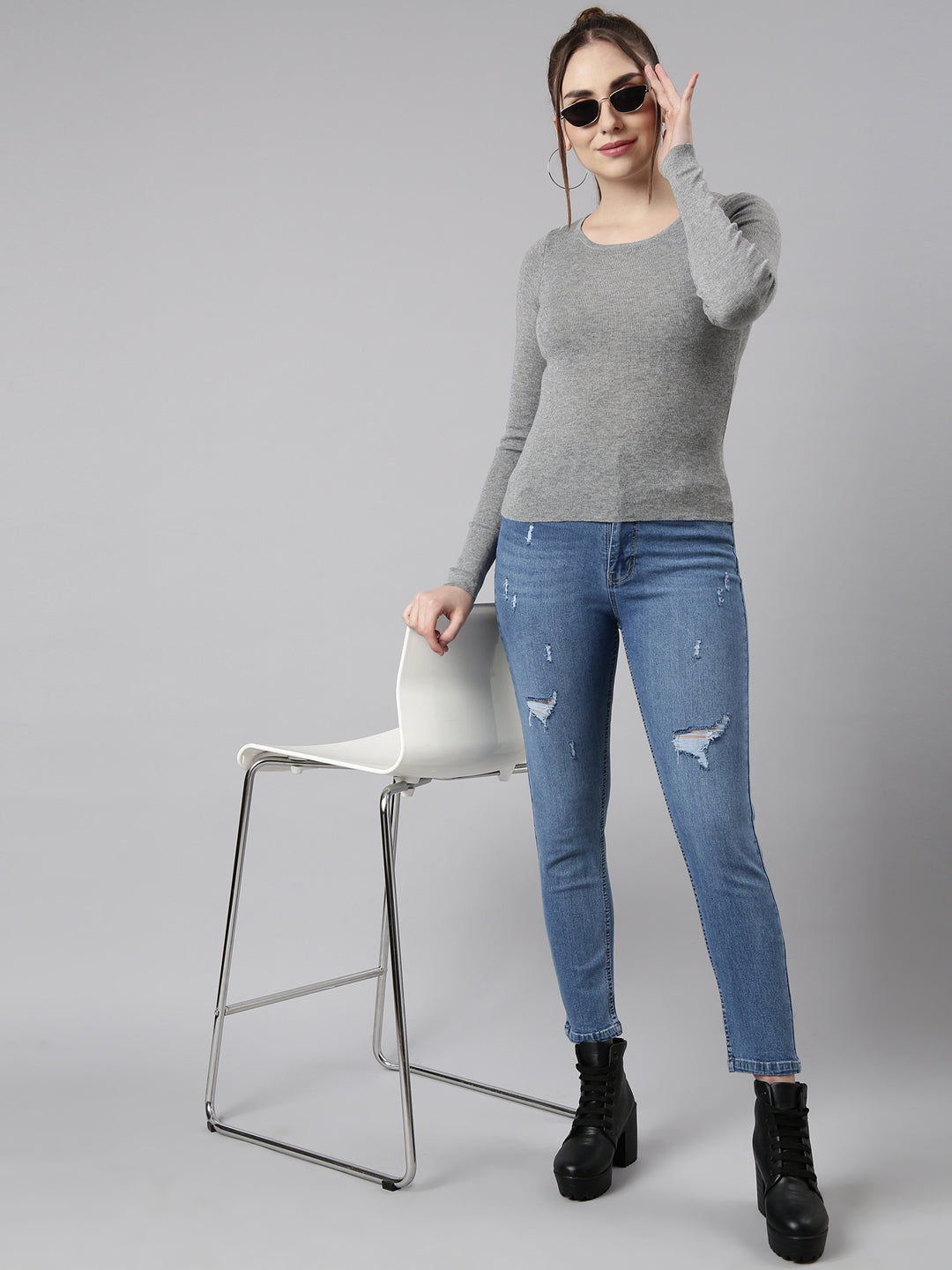 Women's Solid Grey Knitted Fitted Top
