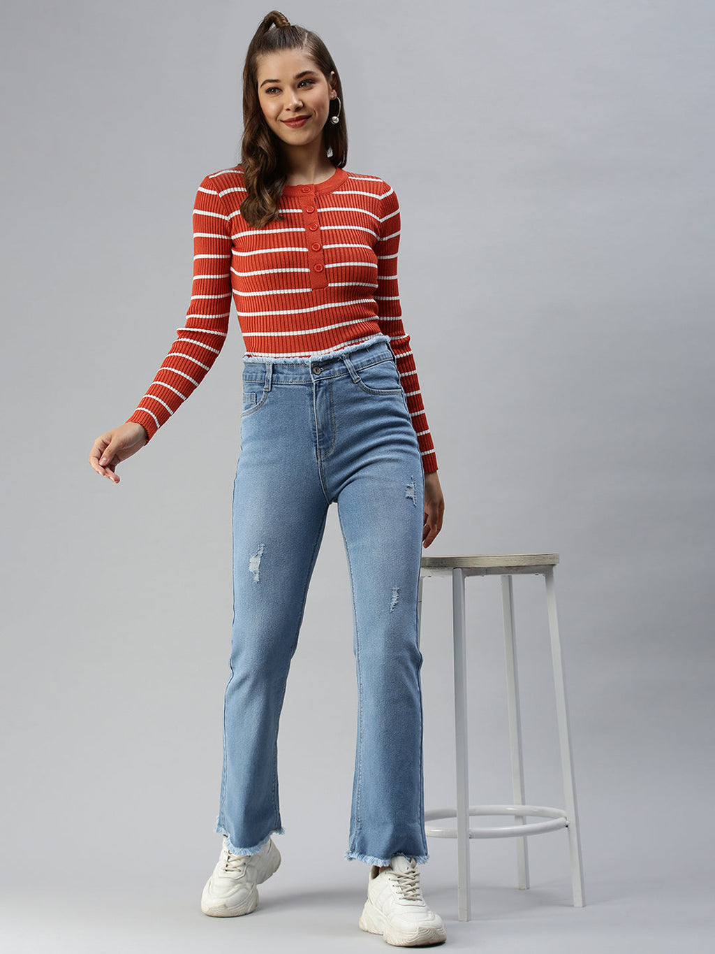 Women's Blue Relaxed Fit High-Rise Mildly Distressed Light Fade Stretchable Jeans