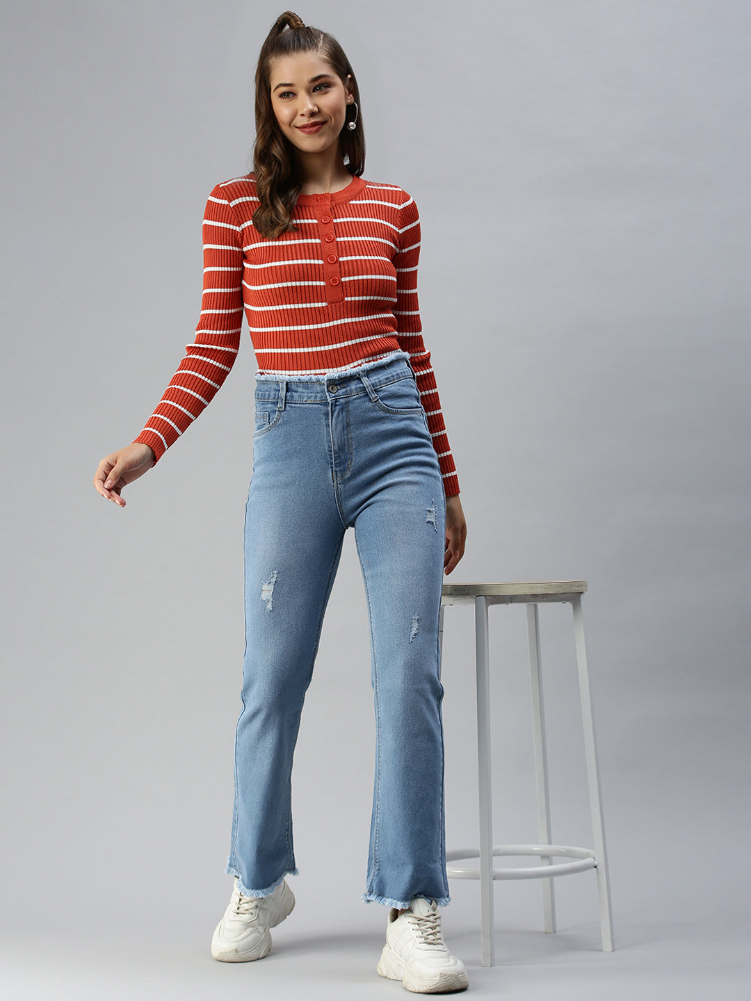 Women's Blue Relaxed Fit High-Rise Mildly Distressed Light Fade Stretchable Jeans